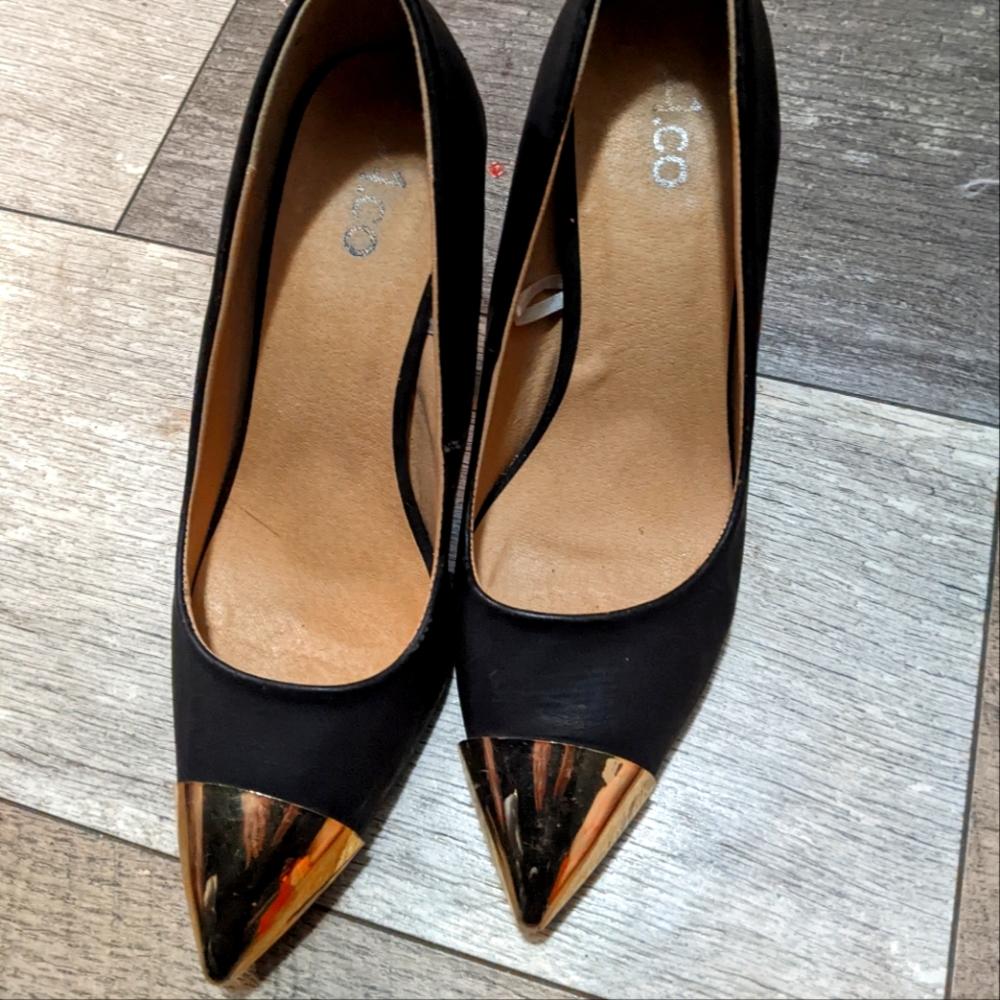 Black and Gold Pump Heels